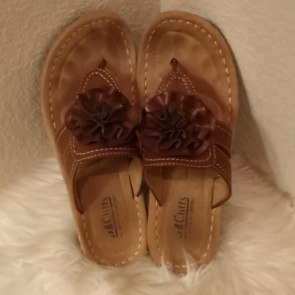 Cliffs by White Mountain Sandals - Picture 13 of 16